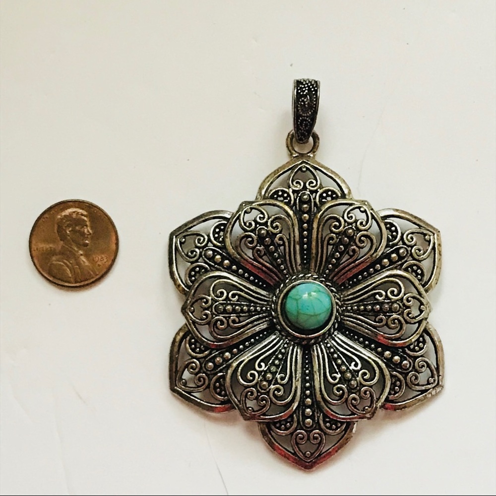 Flower pendant - Picture 3 of 3